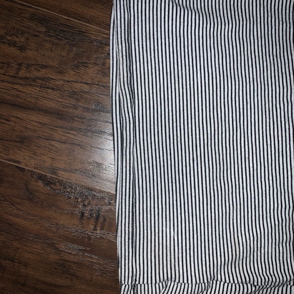 Forever 21 mid arm length sleeve crop top - Picture 4 of 4